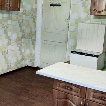 Продам двокімнатну квартиру з подвірям в Вишневому