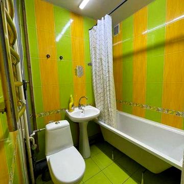 Здається 1к без меблів, вул.Комарова(Гузара)