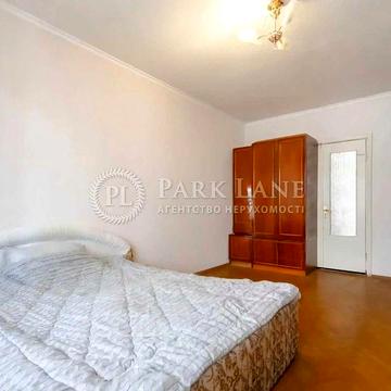 Продам 4кімнатну  квартиру  Гришка Михайла, 8а Позняки Осокорки