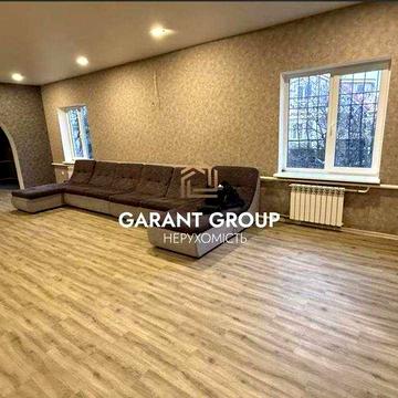 Просторий 3-поверховий будинок / Гараж / Велика ділянка