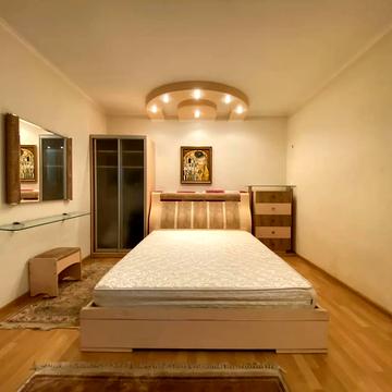 Срібнокільська вул., 16