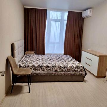 Михайла Грушевського вул., 30б