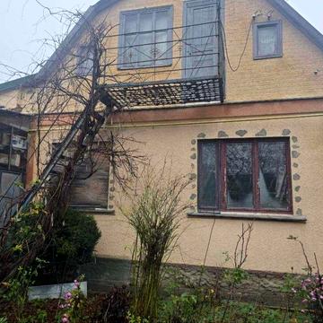 Продам цегляний будинок на 4 кімнати