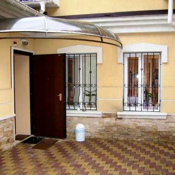 Пироговська вул.