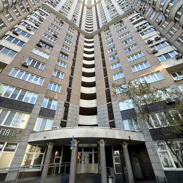 Срібнокільська вул., 1