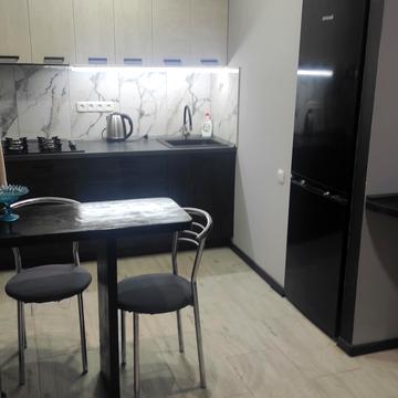 Макарова вул. (Більшовицька), 1