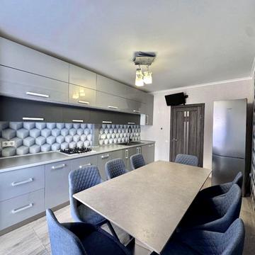 Василя Стуса вул., 40