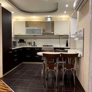 Предславинська вул., 51