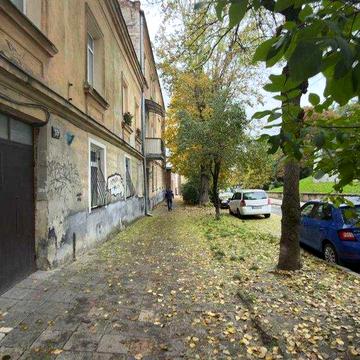 Продаж 2-кім квартири по вул. Б. Хмельницького. (церква Св. Онуфрія.)