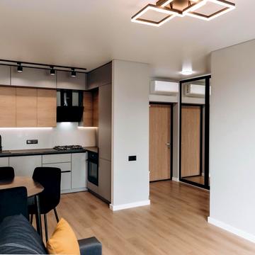 Героїв Майдану вул., 15