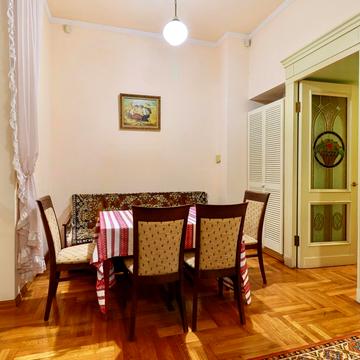 Героїв Майдану вул. (Гвардійська), 6