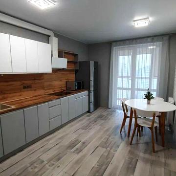 Воскресенська вул., 18