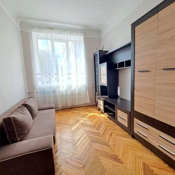 Замкова вул., 8