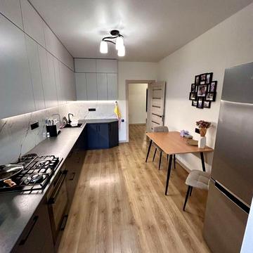 Продається велика 3-х кімнатна квартира з ремонтом. Під постанови