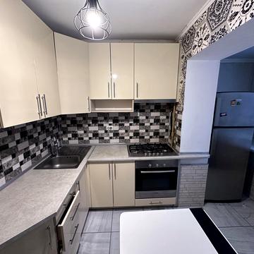 Дніпровська набережна вул., 5-Б