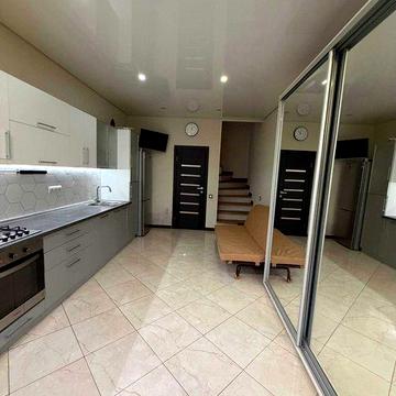 Продам 2-хрівневу квартиру Малиновський район