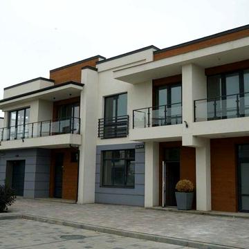 Продається таунхаус 121,9м² з власним двориком у Вовчинцях