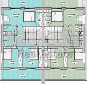 Центральна, 1