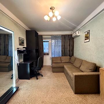 Златопільська вул., 4