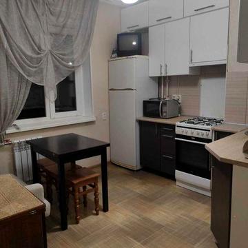 Здам 1 кімн. біля чорного АТБ, двоспальне ліжко, 2 поверх, ПЕРША ЗДАЧА