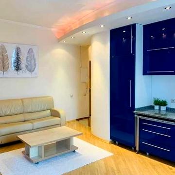 Продаж 2-кімн. квартири по вул. Велика Васильківська, сталінка