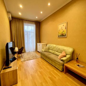 Володимирська вул., 18