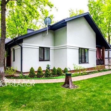 У продажі затишний будинок у котеджному селищі Лісне (Лесное лесопарк)