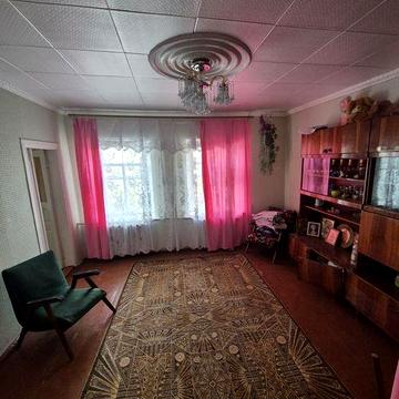 Будиночок біля сільгосптехніки