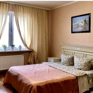 Академіка Глушкова просп., 9-Є