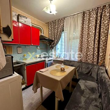 Єреванська вул., 13 к1