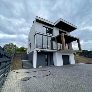 Монастирська вул., 5