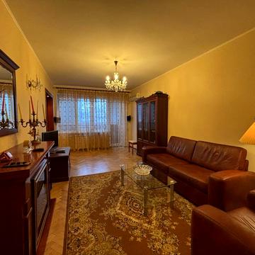 Пилипа Орлика вул., 11/1