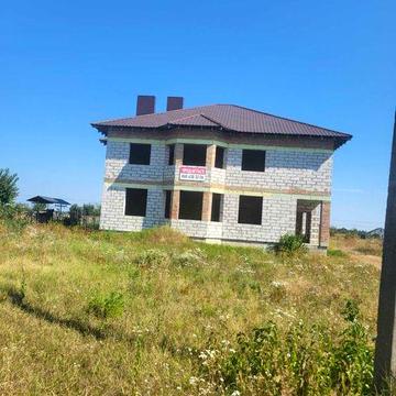 Будинок в с. Боратин в центрі села Торг!