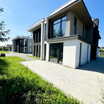 Івана Франка вул., 10