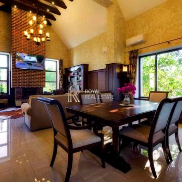 Дніпровська, 28