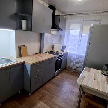 Новорічна вул., 3