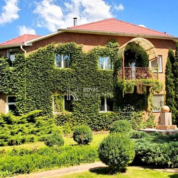 Вишнева вул.