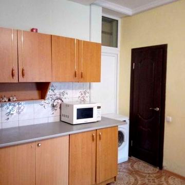 2-к кв вул.Щербакiвського метро Нивки, перший поверх, укриття, з 01.12