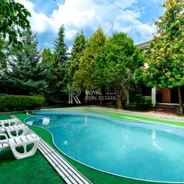 Травнева вул.