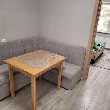 Продам укомплектованную квартиру в центре Нерубайского!