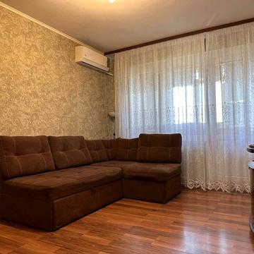 Бердянська вул., 1