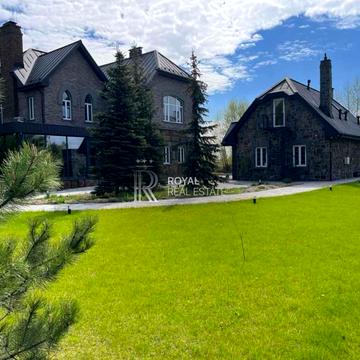 Монашинська вул., 1