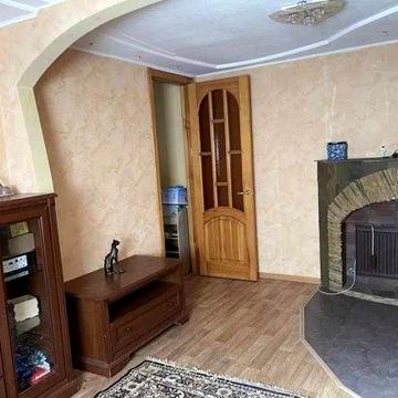 Продам двухэтажный кирпичный дом со всеми удобствами