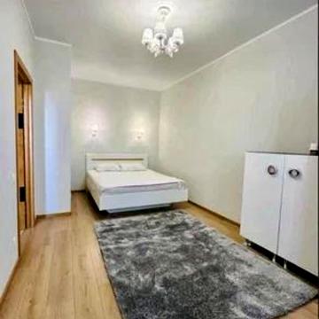 Михайлівська вул., 8