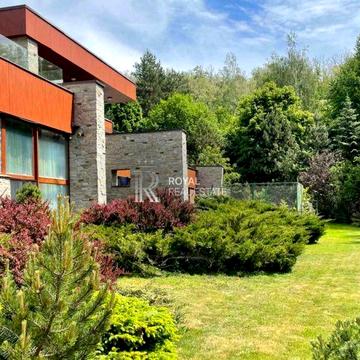 Тиханська, 34