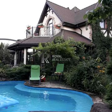 Набережна, 48