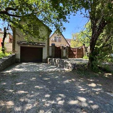 Здається в  оренду  двоповерховий будинок