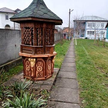 Гарний маєток шукає свого власника у с.Лужани Кіцманського р-ну.Центр.