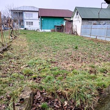 Гарний маєток шукає свого власника у с.Лужани Кіцманського р-ну.Центр.