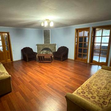 Здається великий будинок з 6 кімнатами можливе проживання до 5 осіб